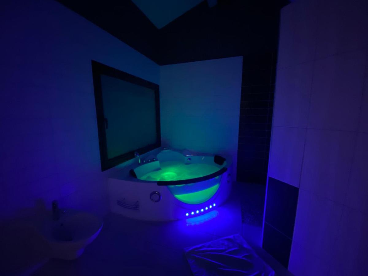 Le Jas De Joucas Hotel-Restaurant エクステリア 写真