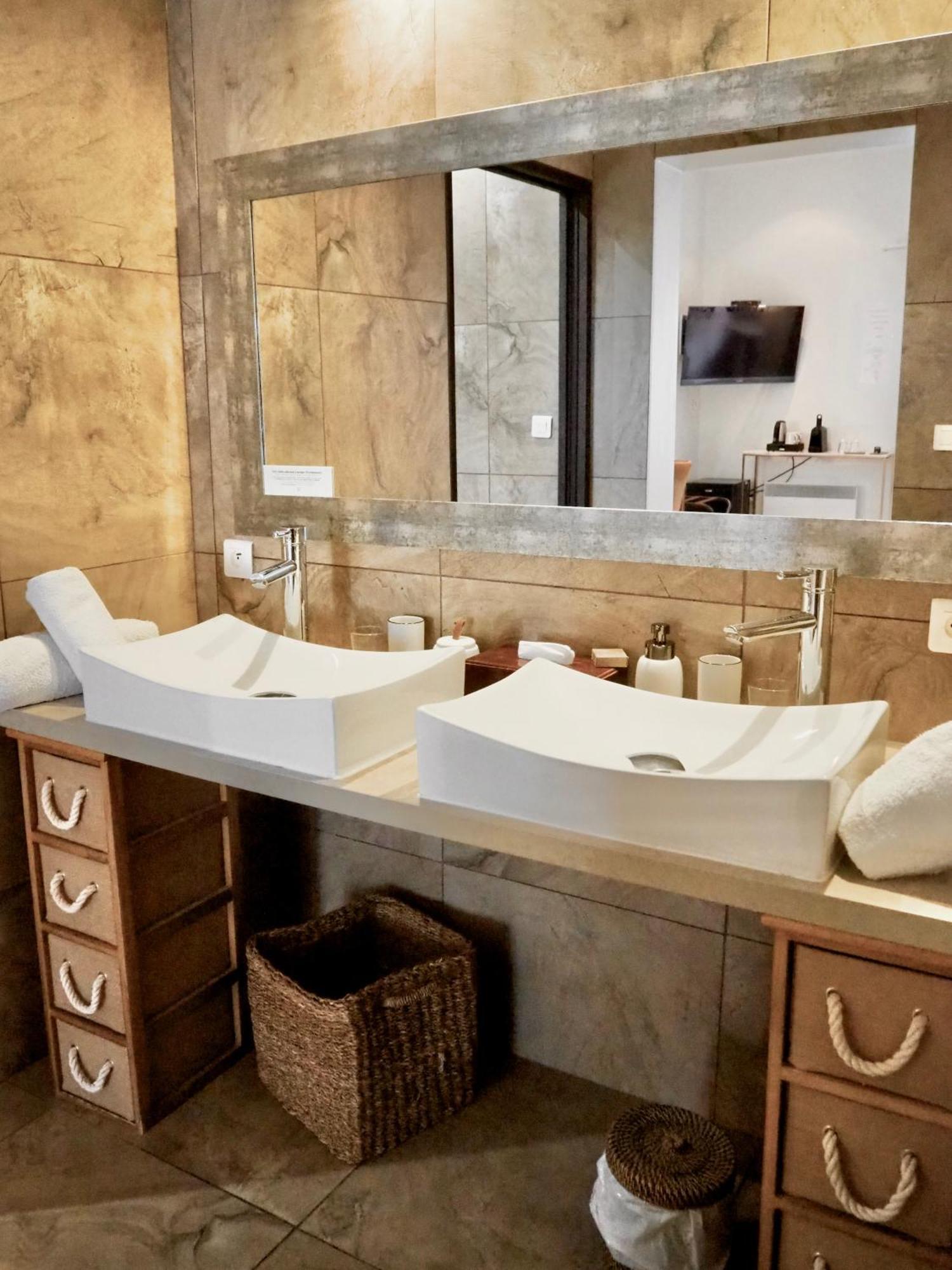 Le Jas De Joucas Hotel-Restaurant エクステリア 写真